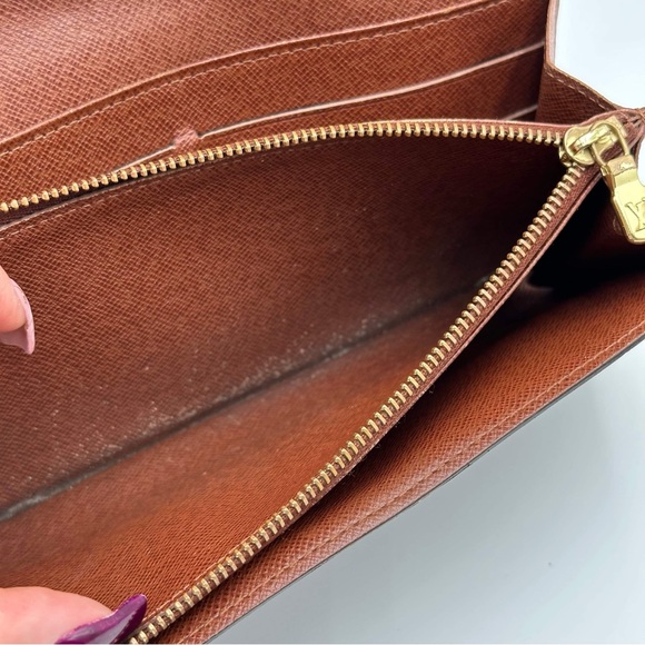 Authentic LV monogram Crossbody wallet - Picture 7 of 13